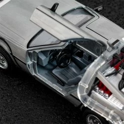 Official Back To The Future BTTF 2 1989 DeLorean Time Machine 1/24 Scale Jada Toys Figure