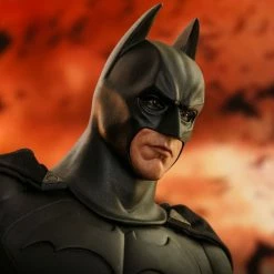 Official Hot Toys DC Comics Batman Begins Batman 1:6 Scale Figure