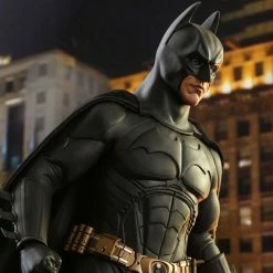 Official Hot Toys DC Comics Batman Begins Batman 1:6 Scale Figure